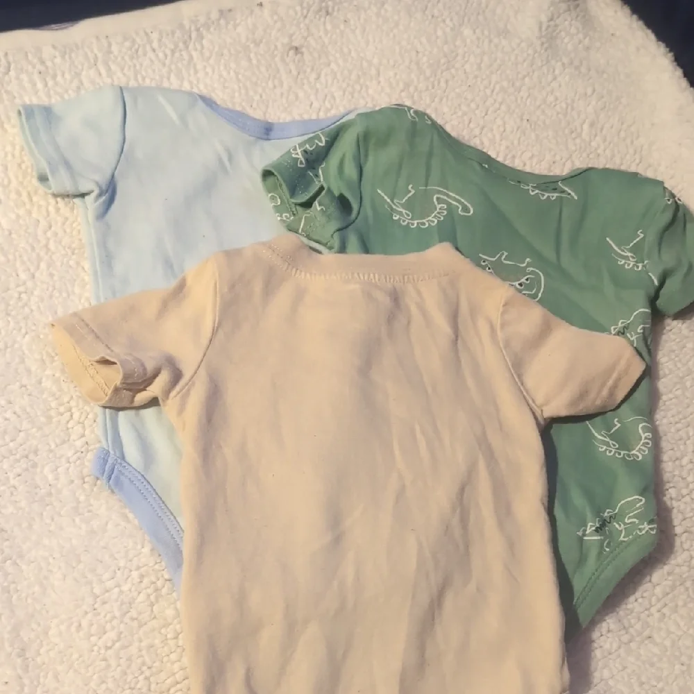 Graphic Onesie Set Of 3 (3-6 Months) - Picture 6 of 6